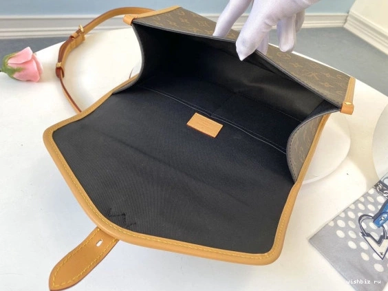 WIS IVY VUITTON LOUIS 1119